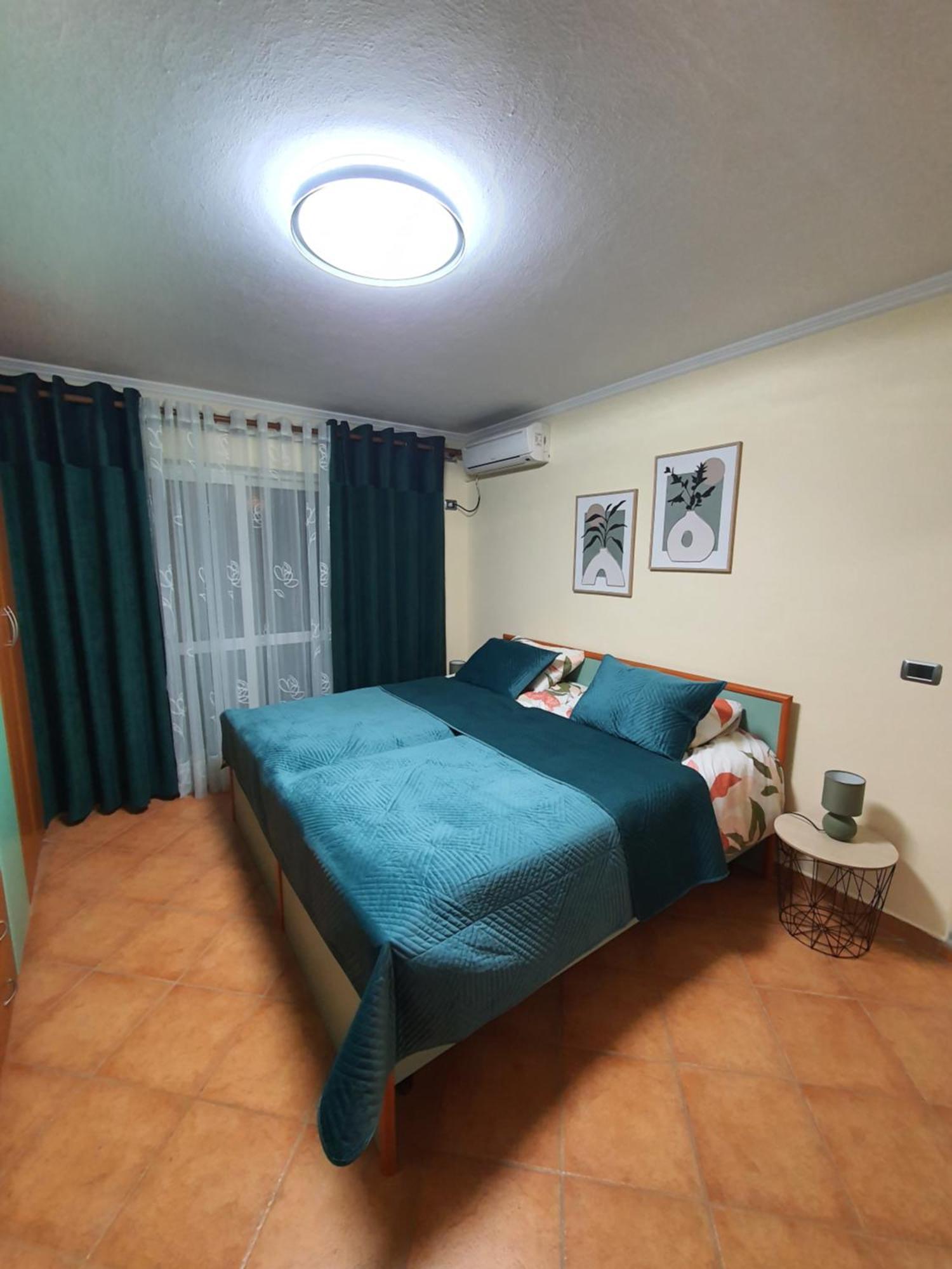 1 Apartment *